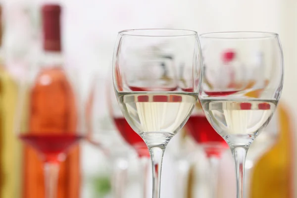 Red and white wine glasses — Stock Photo, Image