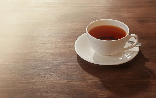 Taza blanca con té — Foto de Stock