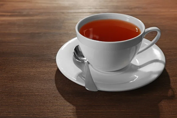 Taza blanca con té — Foto de Stock