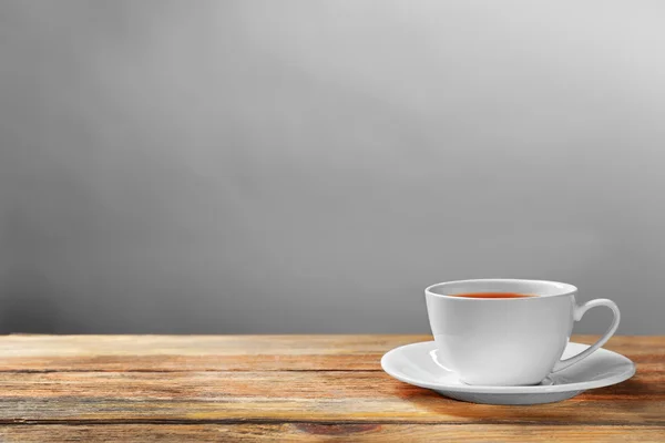Taza blanca con té —  Fotos de Stock
