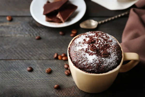 Bolo de fondant de chocolate na xícara — Fotografia de Stock