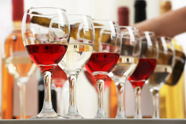 Vasos con diferentes tipos de vino — Foto de Stock