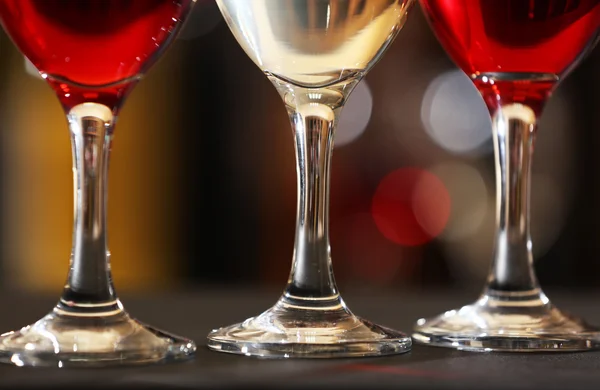 Verres de vin rouge et blanc — Photo