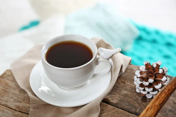 Samenstelling van de winter met een kop warme drank — Stockfoto