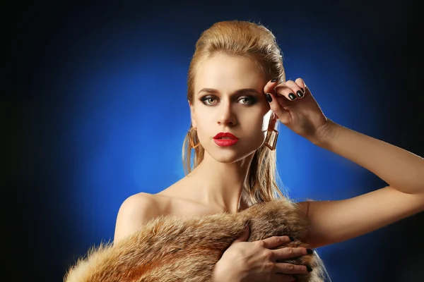 Beautiful young woman with luxury fur — Stock Photo, Image