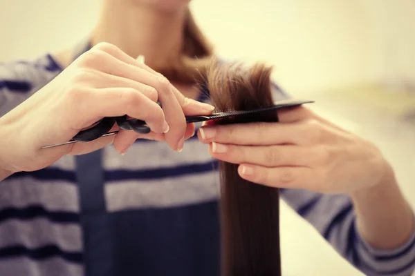 Cabeleireiro clientes corte cabelo — Fotografia de Stock