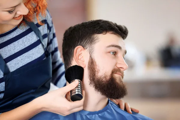 Peluquería limpieza cliente cara —  Fotos de Stock