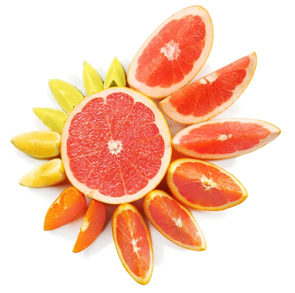 新鲜的混合柑橘水果片 — 图库照片