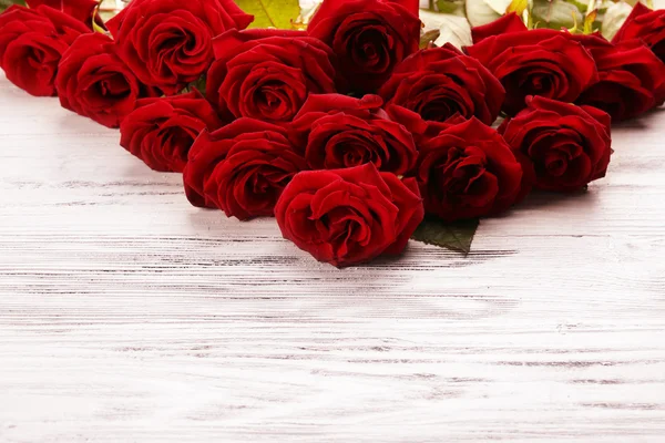 Gyönyörű vörös rózsa csokor — Stock Fotó
