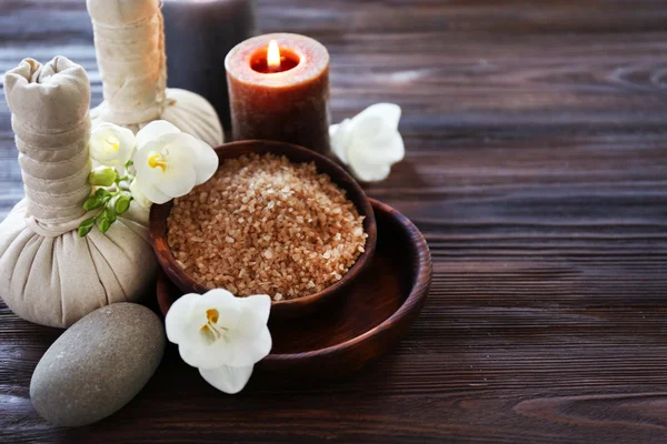 Işıl ışıl mumlar ile Spa kompozisyon 