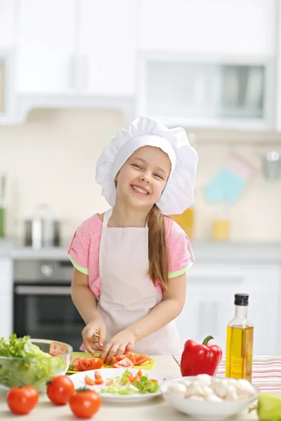 Cutting  beautiful little girl — Stock Photo, Image