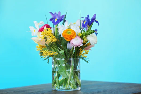 Kytice z čerstvých květů ve váze — Stock fotografie