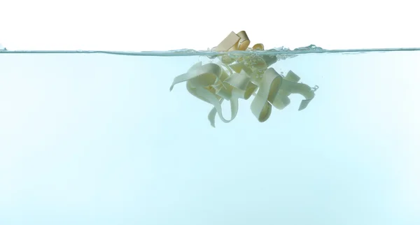 Falling pasta in water — Stock Photo, Image