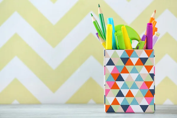 Papelería en caja sobre fondo —  Fotos de Stock