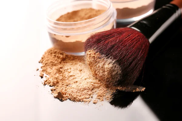 Makeup brush with powder — Stock Photo, Image