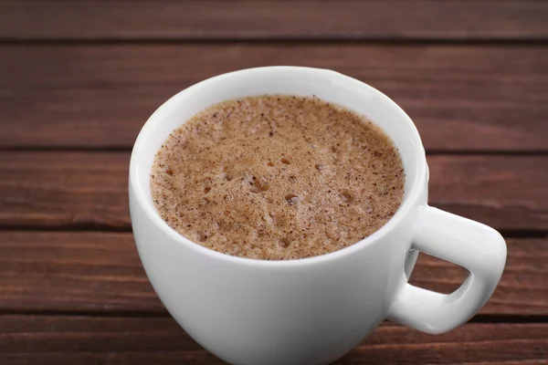 Kopje koffie met bruin schuim — Stockfoto