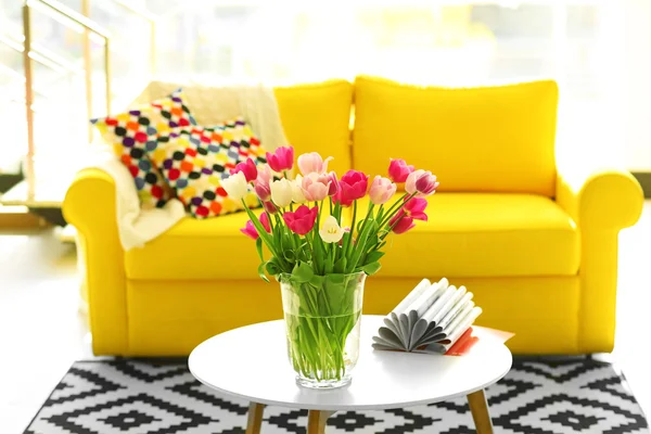 Красивые свежие тюльпаны — стоковое фото