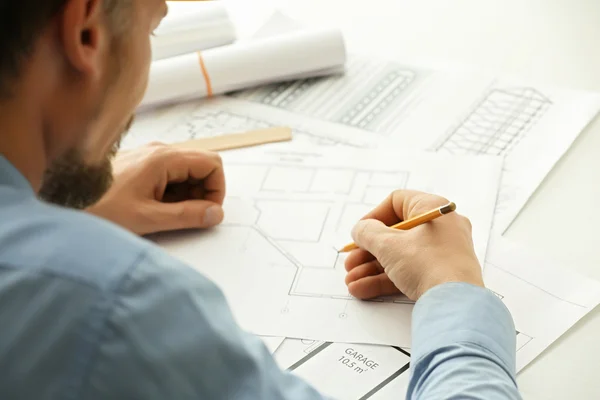 Ingeniero Construcción Masculino Trabajando Oficina — Foto de Stock