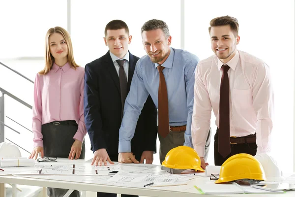 Giovani Ingegneri Che Lavorano Ufficio — Foto Stock