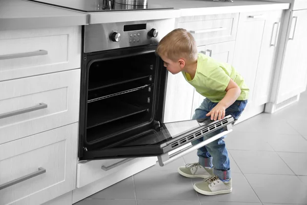 Little Child Playing Electric Stove Kitchen — Stock Photo, Image