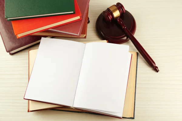 Blank open book with gavel o — Stock Photo, Image