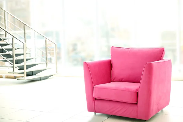 Comoda sedia rosa — Foto Stock