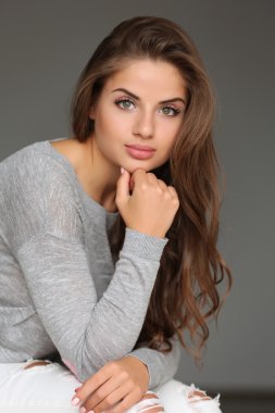 Çekici Genç Kadın  