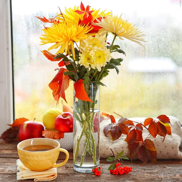 Herbststrauß mit Chrysanthemen-Blüten — Stockfoto