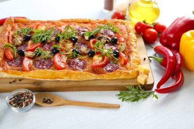 Dikdörtgen lezzetli pizza  