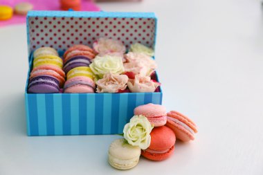 Kutusunda lezzetli macaroons