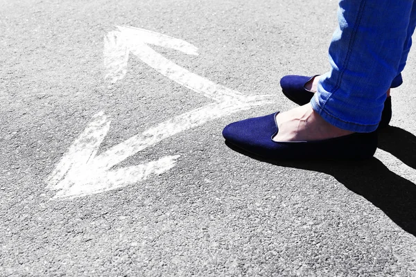 Female feet standing on road — Stock Photo, Image