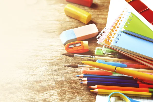 Tablo üzerinde parlak okul Kırtasiye