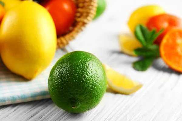 Different citrus fruits — Stock Photo, Image