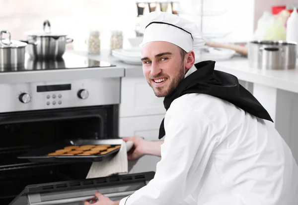 Chef working at kitchen — Stock Photo, Image