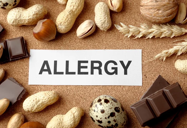 Word ALLERGY with nuts — Stock Photo, Image