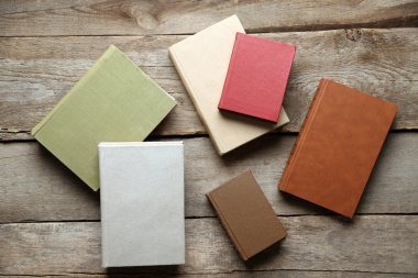 Kitap yığınını kapat 