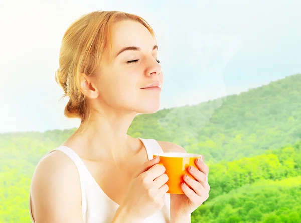 Girl enjoying cup of tea — Stock Photo, Image