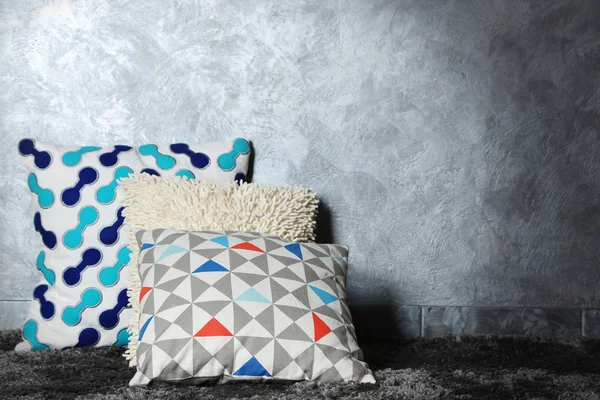 Красочные декоративные подушки — стоковое фото