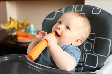 havuç yiyen bebek 