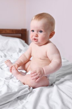 Sevimli bebek oturma  