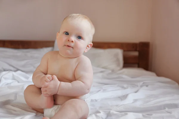 座っているかわいい赤ちゃん — ストック写真