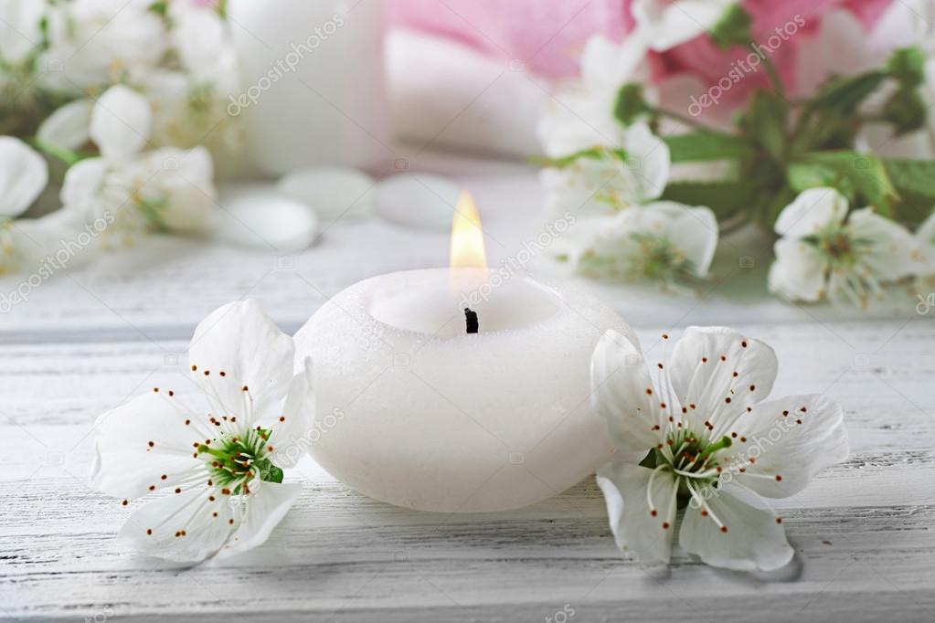 Candle with white flowers — Stock Photo © belchonock 111463638