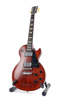 Kahverengi elektro gitar