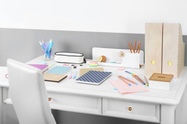 Ofis ve okul seti 