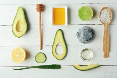 Avokado yağı ile natürmort