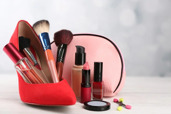 Makeup set with beautician — Stock Photo, Image
