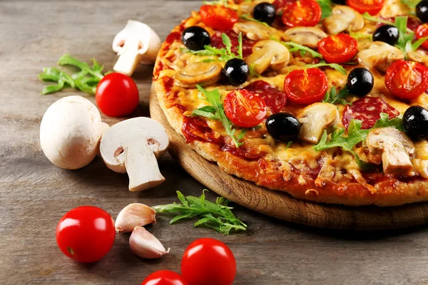 Deliciosa pizza saborosa — Fotografia de Stock