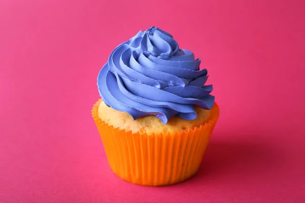 Πολύχρωμο γενέθλια cupcake — Φωτογραφία Αρχείου
