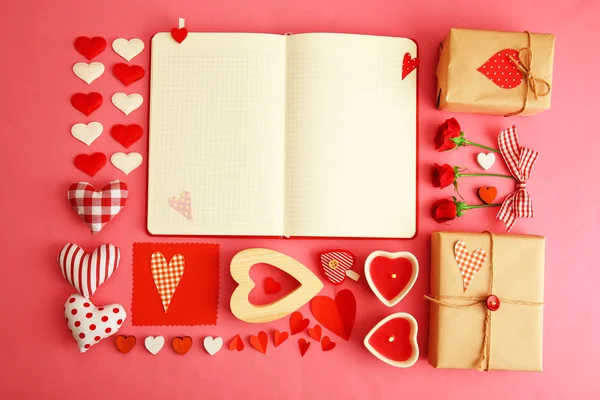 Caderno com presente e decoração de Valentim — Fotografia de Stock