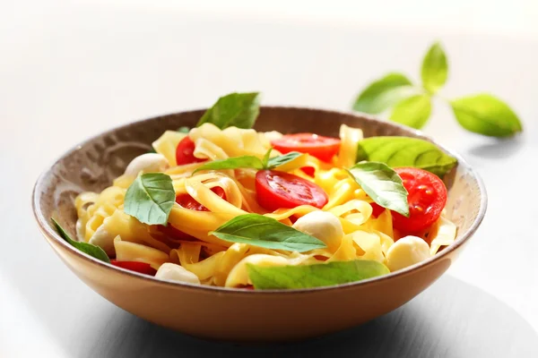 Deliciosa ensalada de pasta fría — Foto de Stock